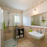 Herrliche Mit Privatpool, Garage, Spielplatz, Gasgrill, Steingrill, Wifi Σπίτι διακοπών *