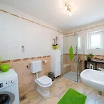 Σπίτι διακοπών Herrliche Mit Privatpool, Garage, Spielplatz, Gasgrill, Steingrill, Wifi Grižane