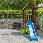 Σπίτι διακοπών Herrliche Mit Privatpool, Garage, Spielplatz, Gasgrill, Steingrill, Wifi Grižane