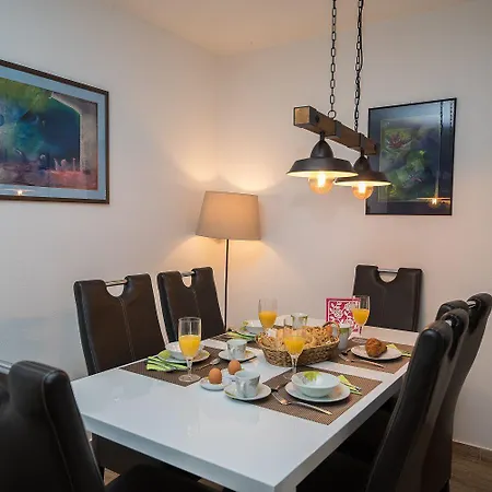 Herrliche Mit Privatpool, Garage, Spielplatz, Gasgrill, Steingrill, Wifi Сasa de vacaciones Grižane