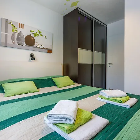 Herrliche Mit Privatpool, Garage, Spielplatz, Gasgrill, Steingrill, Wifi *