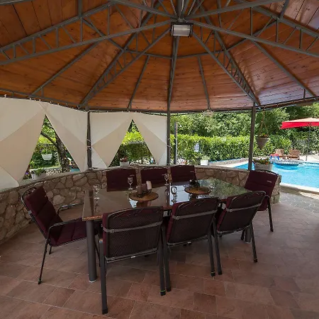 Herrliche Mit Privatpool, Garage, Spielplatz, Gasgrill, Steingrill, Wifi