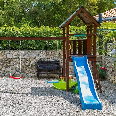 Сasa de vacaciones Herrliche Mit Privatpool, Garage, Spielplatz, Gasgrill, Steingrill, Wifi Grižane