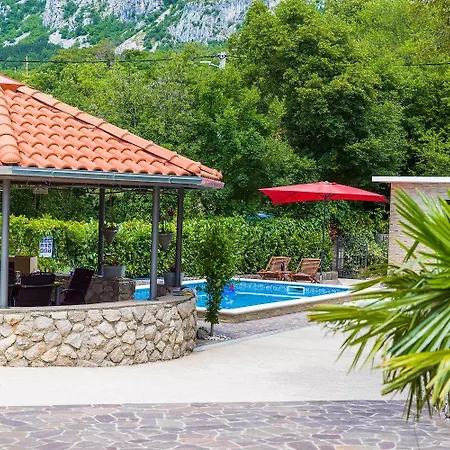 Herrliche Mit Privatpool, Garage, Spielplatz, Gasgrill, Steingrill, Wifi Сasa de vacaciones