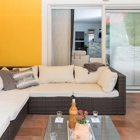 Herrliche Mit Privatpool, Garage, Spielplatz, Gasgrill, Steingrill, Wifi * Grižane