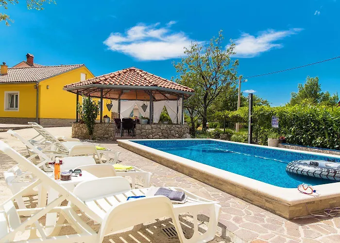 בית נופש Herrliche Mit Privatpool, Garage, Spielplatz, Gasgrill, Steingrill, Wifi