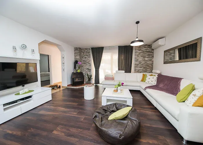 בית נופש Herrliche Mit Privatpool, Garage, Spielplatz, Gasgrill, Steingrill, Wifi *