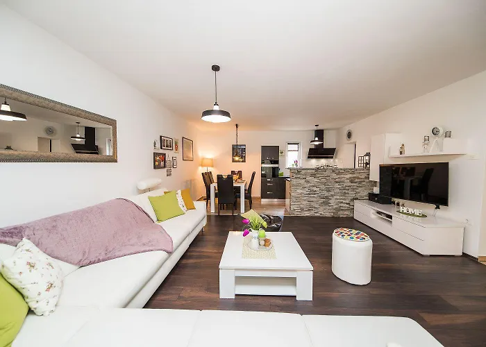 בית נופש Herrliche Mit Privatpool, Garage, Spielplatz, Gasgrill, Steingrill, Wifi