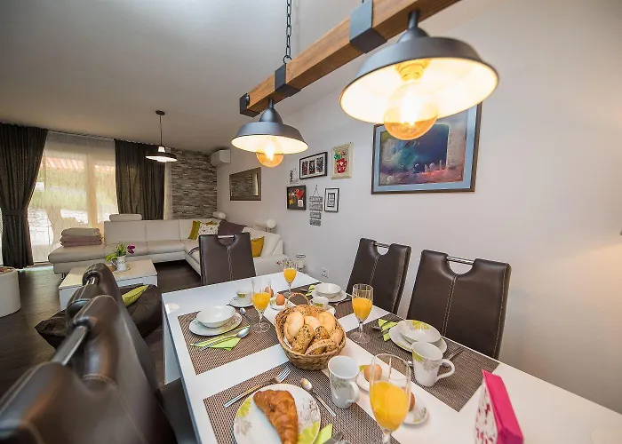 Herrliche Mit Privatpool, Garage, Spielplatz, Gasgrill, Steingrill, Wifi