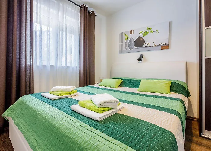 Herrliche Mit Privatpool, Garage, Spielplatz, Gasgrill, Steingrill, Wifi בית נופש