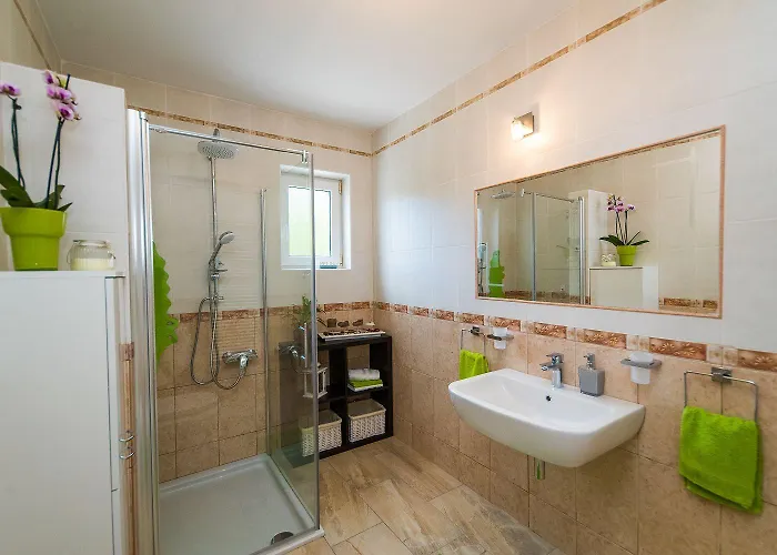 Herrliche Mit Privatpool, Garage, Spielplatz, Gasgrill, Steingrill, Wifi בית נופש *