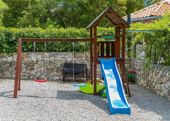 בית נופש Herrliche Mit Privatpool, Garage, Spielplatz, Gasgrill, Steingrill, Wifi Grižane