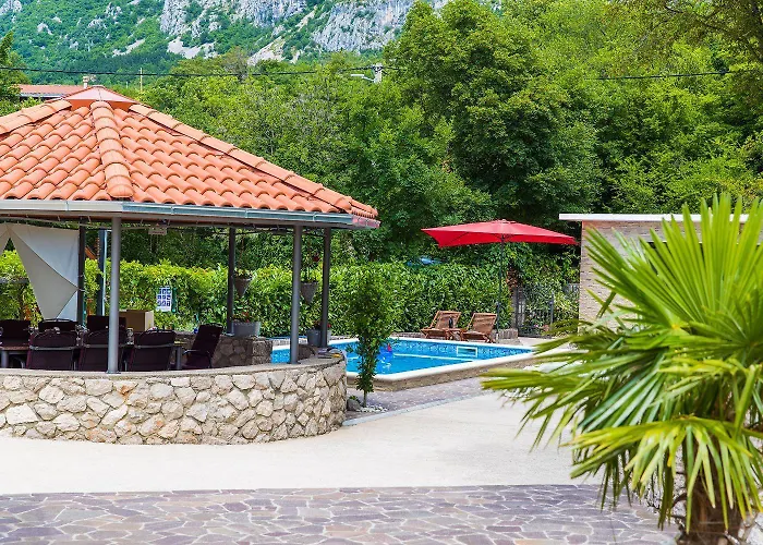 Herrliche Mit Privatpool, Garage, Spielplatz, Gasgrill, Steingrill, Wifi בית נופש