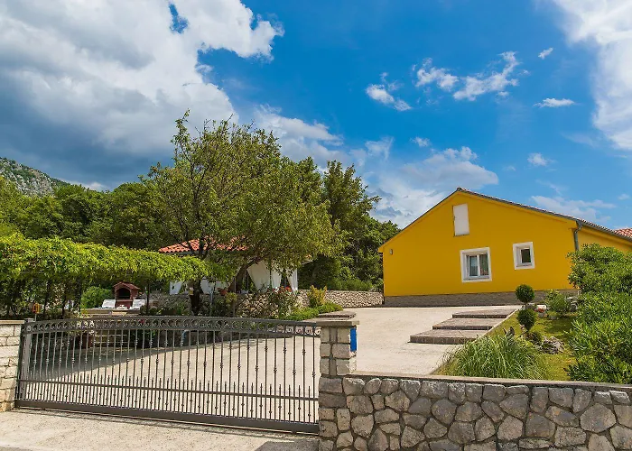 Herrliche Mit Privatpool, Garage, Spielplatz, Gasgrill, Steingrill, Wifi בית נופש *