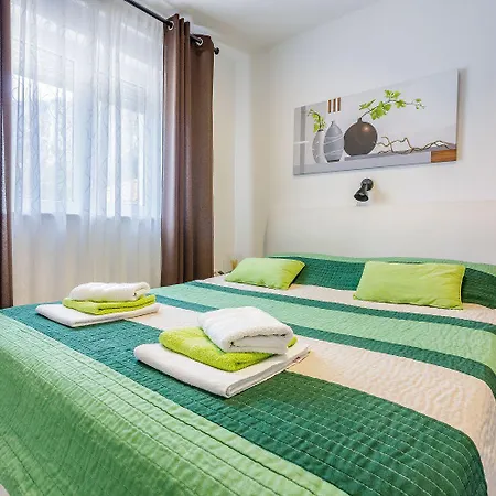 Herrliche Mit Privatpool, Garage, Spielplatz, Gasgrill, Steingrill, Wifi Holiday home