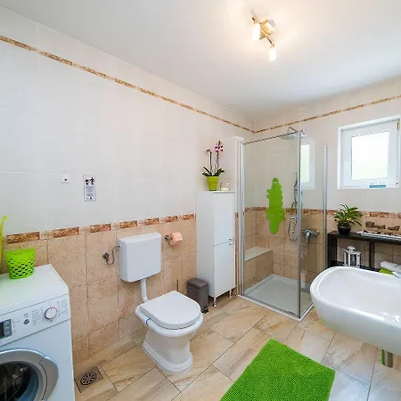 Holiday home Herrliche Mit Privatpool, Garage, Spielplatz, Gasgrill, Steingrill, Wifi Grizane-Belgrad