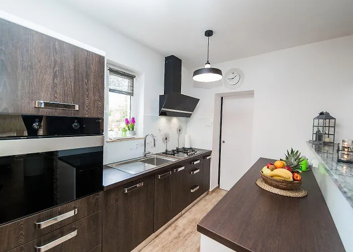 Holiday home Herrliche Mit Privatpool, Garage, Spielplatz, Gasgrill, Steingrill, Wifi