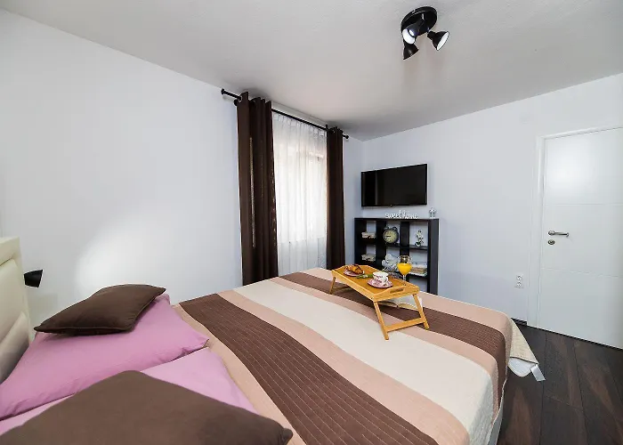 Herrliche Mit Privatpool, Garage, Spielplatz, Gasgrill, Steingrill, Wifi Holiday home *