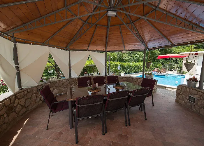 Herrliche Mit Privatpool, Garage, Spielplatz, Gasgrill, Steingrill, Wifi